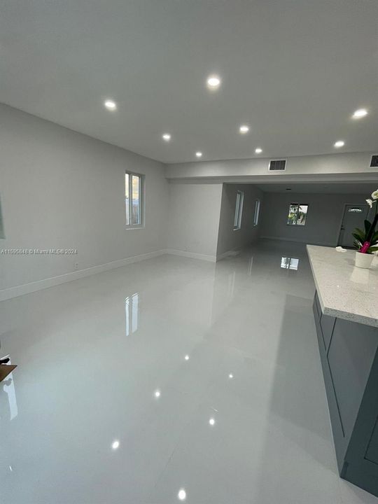 Recientemente alquilado: $4,850 (4 camas, 2 baños, 1776 Pies cuadrados)