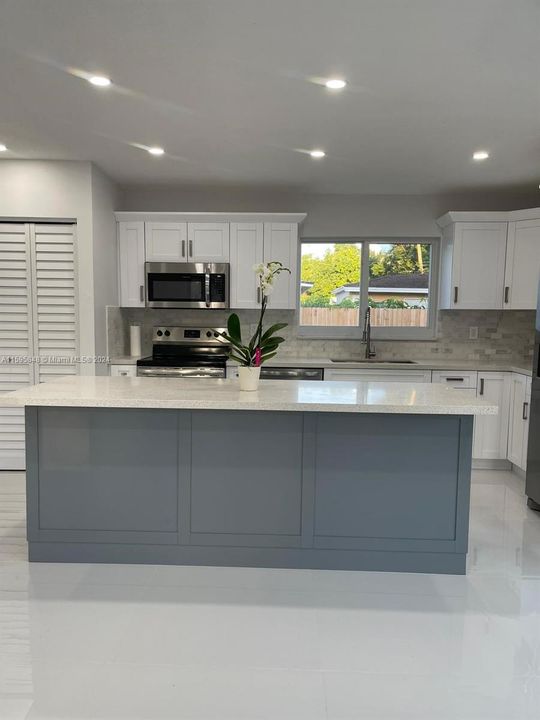 Recientemente alquilado: $4,850 (4 camas, 2 baños, 1776 Pies cuadrados)