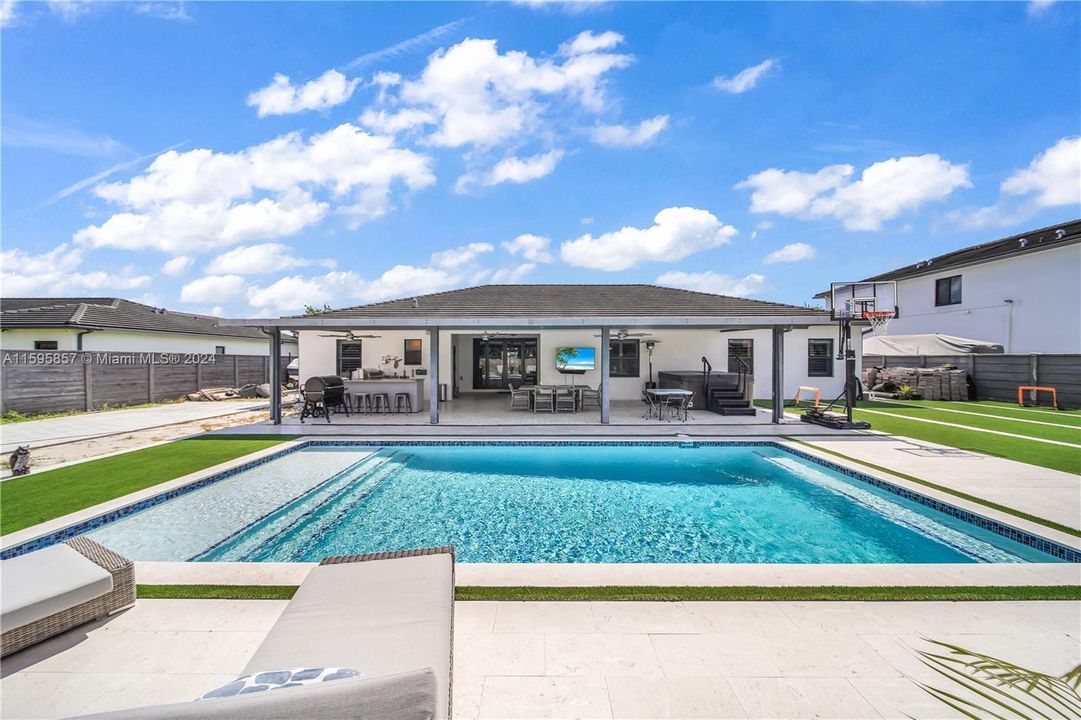 Recently Sold: $1,200,000 (5 beds, 4 baths, 2911 Square Feet)