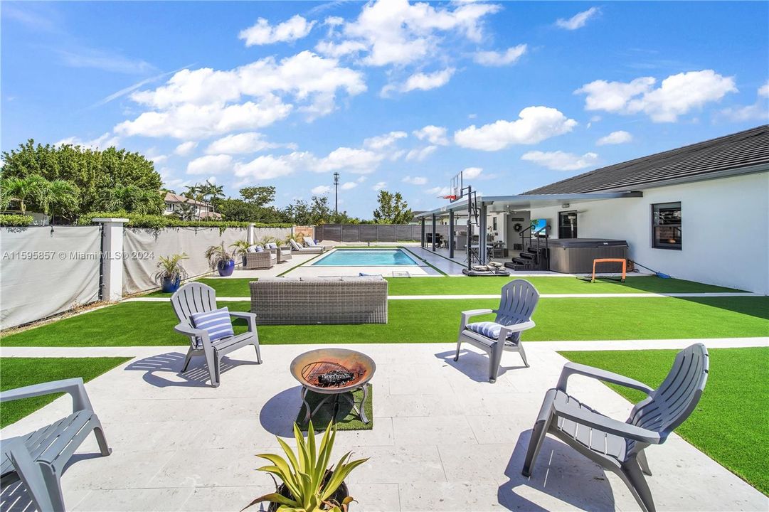 Recently Sold: $1,200,000 (5 beds, 4 baths, 2911 Square Feet)