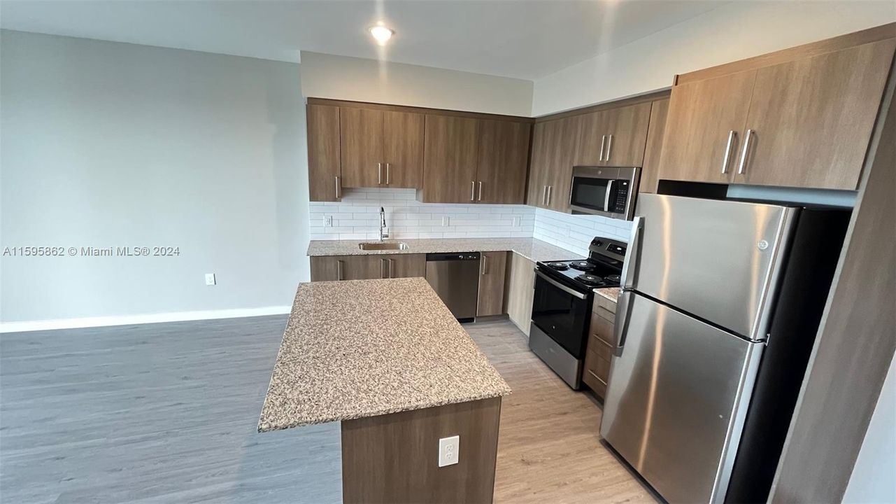 Recently Rented: $1,995 (1 beds, 1 baths, 731 Square Feet)