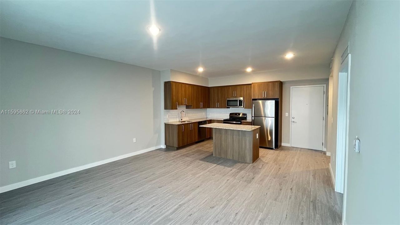 Recently Rented: $1,995 (1 beds, 1 baths, 731 Square Feet)