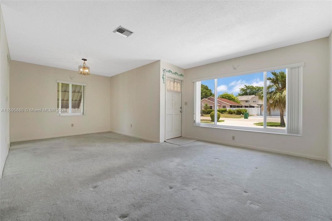 Recently Sold: $485,000 (3 beds, 2 baths, 1495 Square Feet)