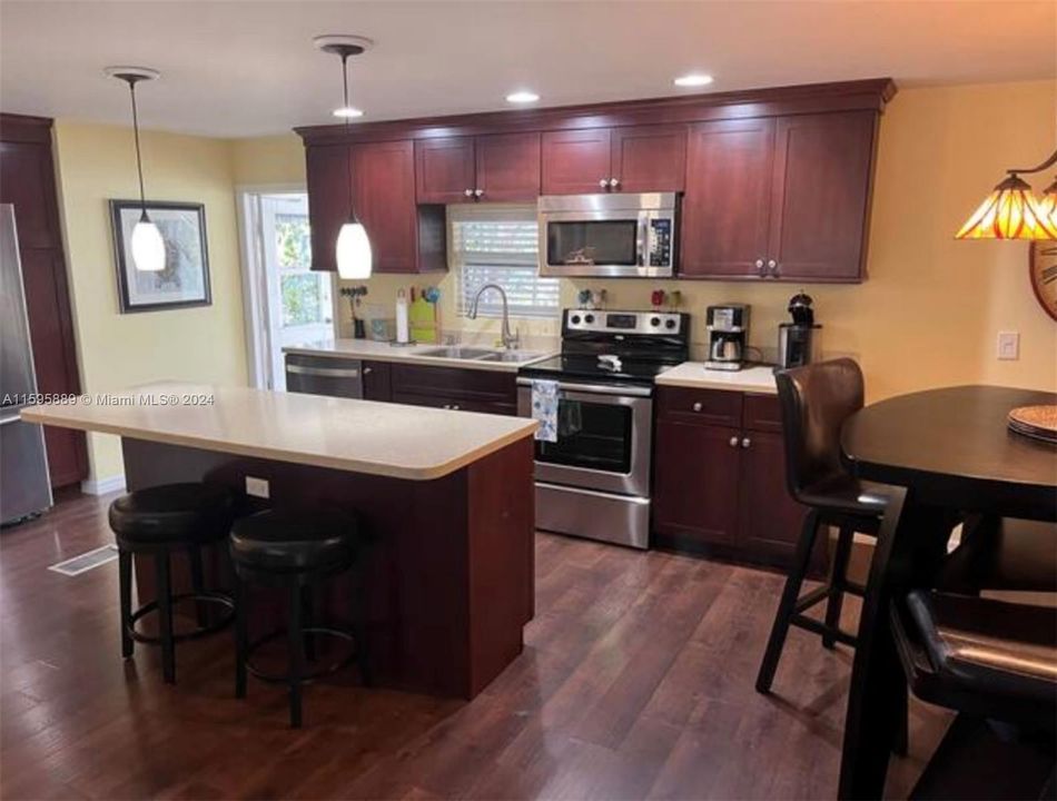 For Rent: $3,300 (2 beds, 2 baths, 1220 Square Feet)