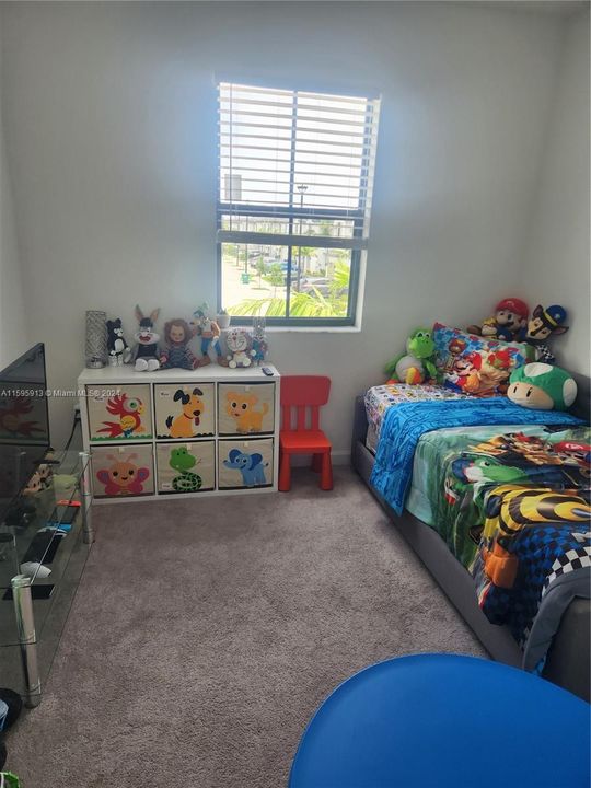 2nd bedroom