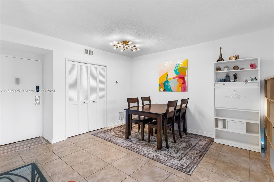 Active With Contract: $185,000 (1 beds, 1 baths, 844 Square Feet)