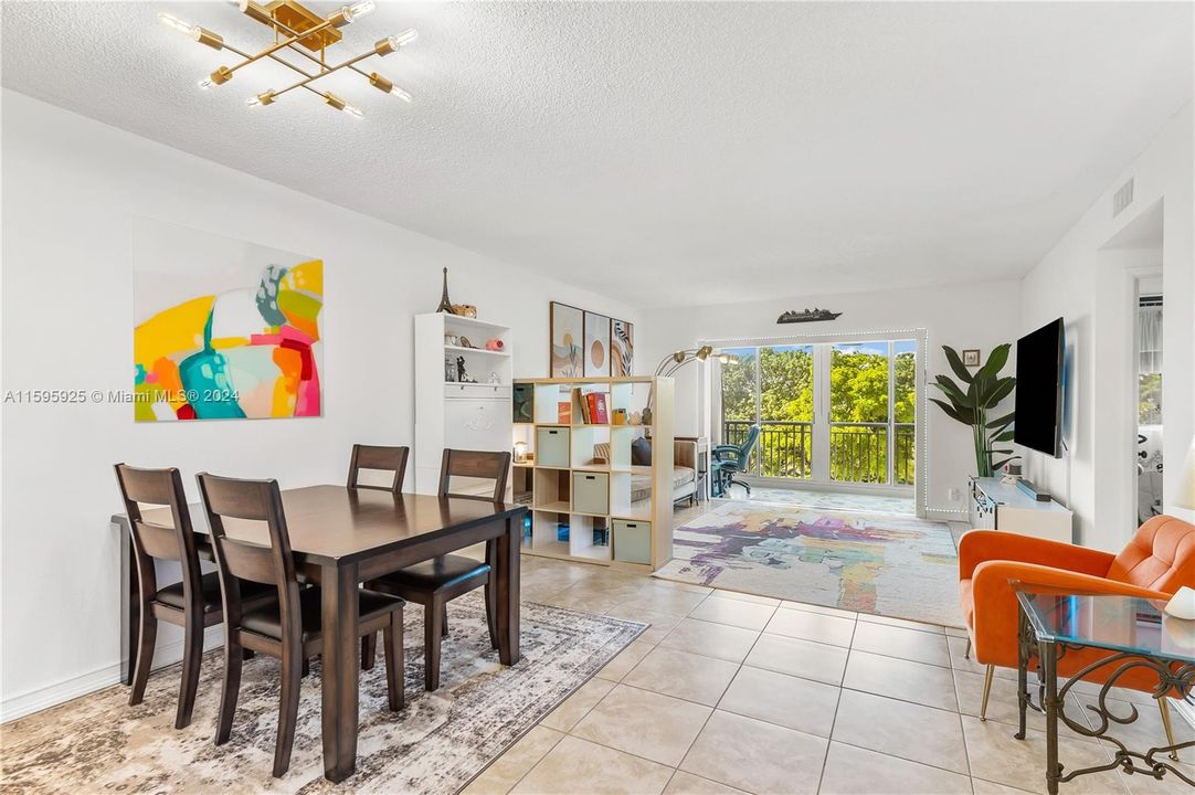 Active With Contract: $185,000 (1 beds, 1 baths, 844 Square Feet)