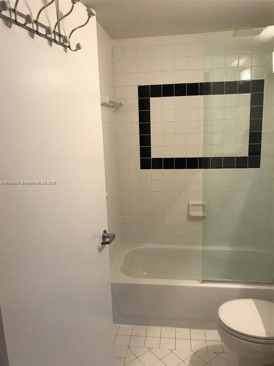 Active With Contract: $205,000 (0 beds, 1 baths, 470 Square Feet)
