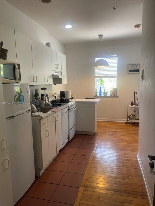 Active With Contract: $205,000 (0 beds, 1 baths, 470 Square Feet)