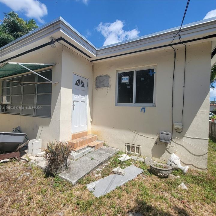 For Sale: $750,000 (3 beds, 2 baths, 1290 Square Feet)