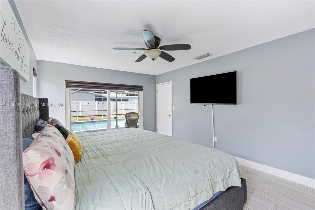 Active With Contract: $725,000 (4 beds, 2 baths, 1950 Square Feet)