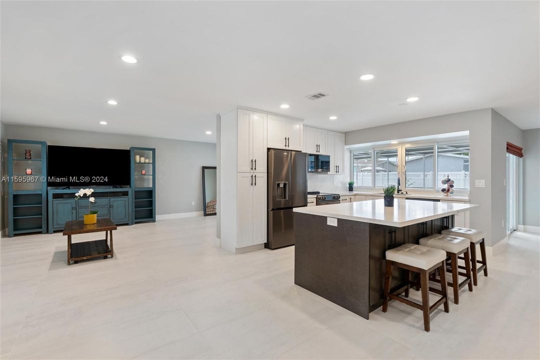 Active With Contract: $725,000 (4 beds, 2 baths, 1950 Square Feet)