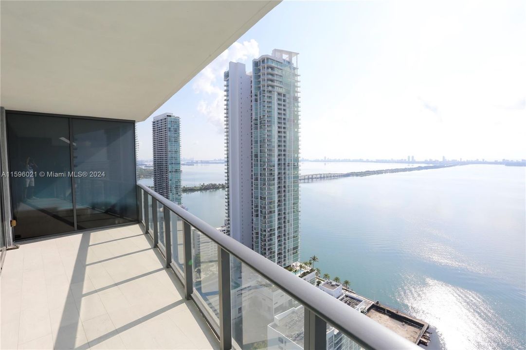 Active With Contract: $5,200 (2 beds, 2 baths, 1104 Square Feet)