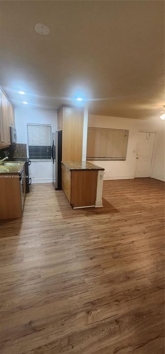 For Sale: $225,000 (1 beds, 1 baths, 585 Square Feet)