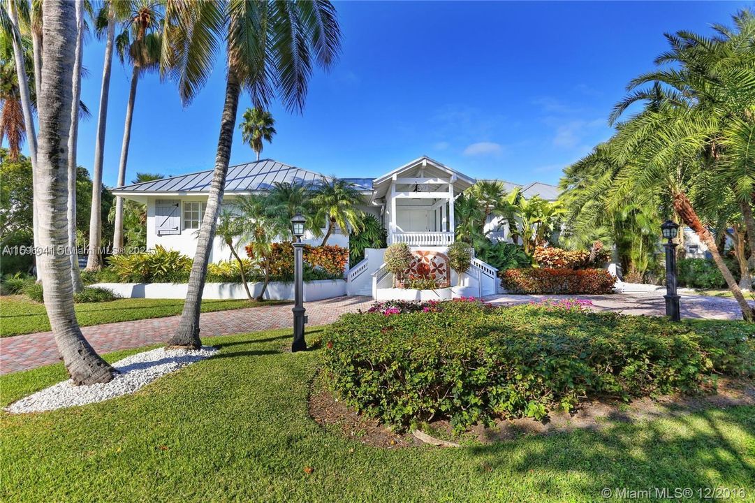 Recently Sold: $4,900,000 (4 beds, 4 baths, 3290 Square Feet)