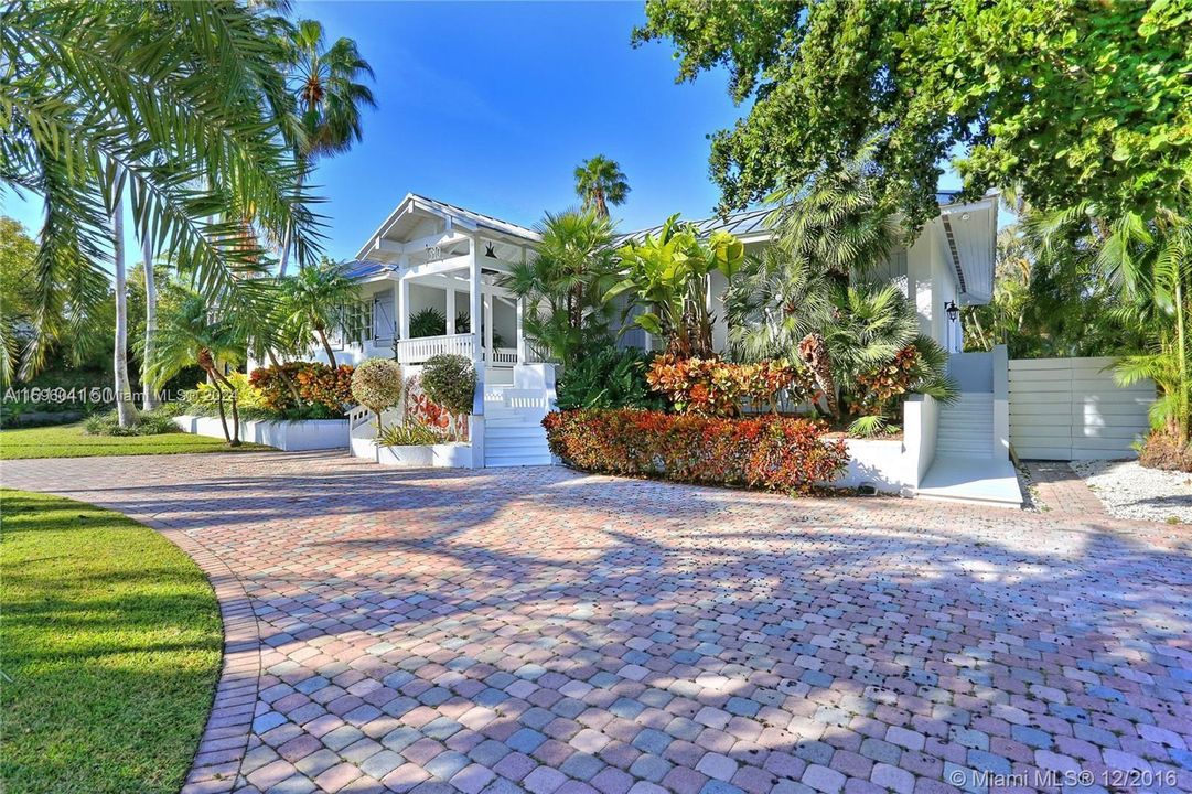 Recently Sold: $4,900,000 (4 beds, 4 baths, 3290 Square Feet)