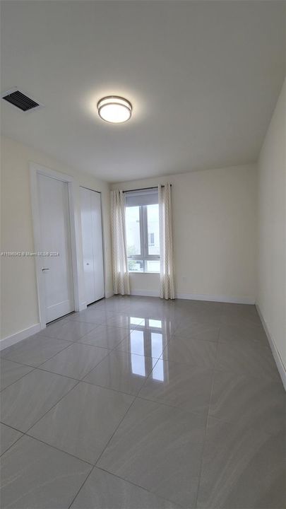 Недавно арендовано: $2,050 (1 спален, 1 ванн, 2464 Квадратных фут)