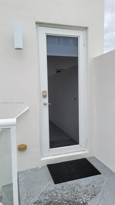 Недавно арендовано: $2,050 (1 спален, 1 ванн, 2464 Квадратных фут)