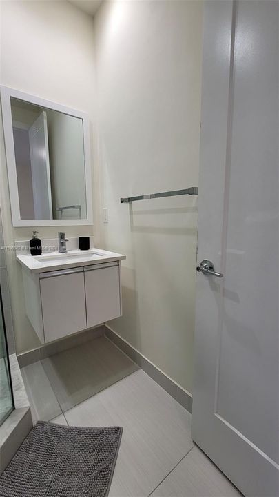 Недавно арендовано: $2,050 (1 спален, 1 ванн, 2464 Квадратных фут)