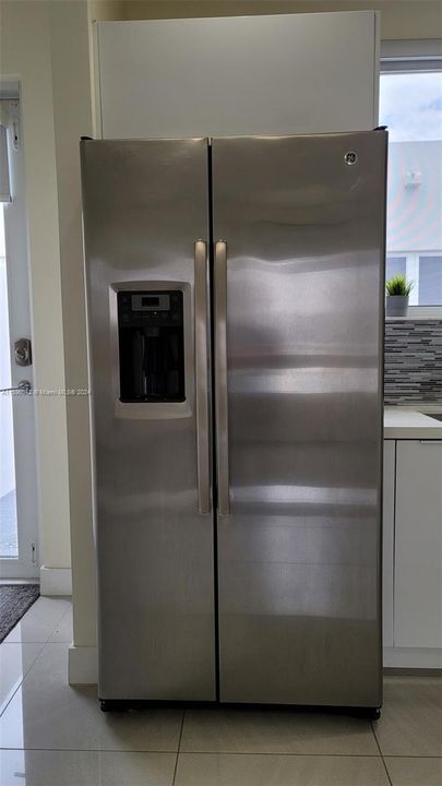 Недавно арендовано: $2,050 (1 спален, 1 ванн, 2464 Квадратных фут)