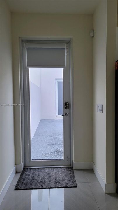 Недавно арендовано: $2,050 (1 спален, 1 ванн, 2464 Квадратных фут)