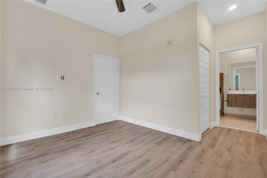 Active With Contract: $3,200 (2 beds, 2 baths, 1072 Square Feet)