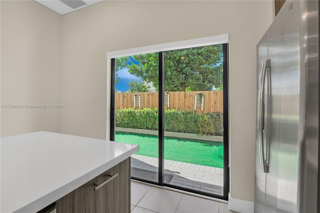 Active With Contract: $3,200 (2 beds, 2 baths, 1072 Square Feet)