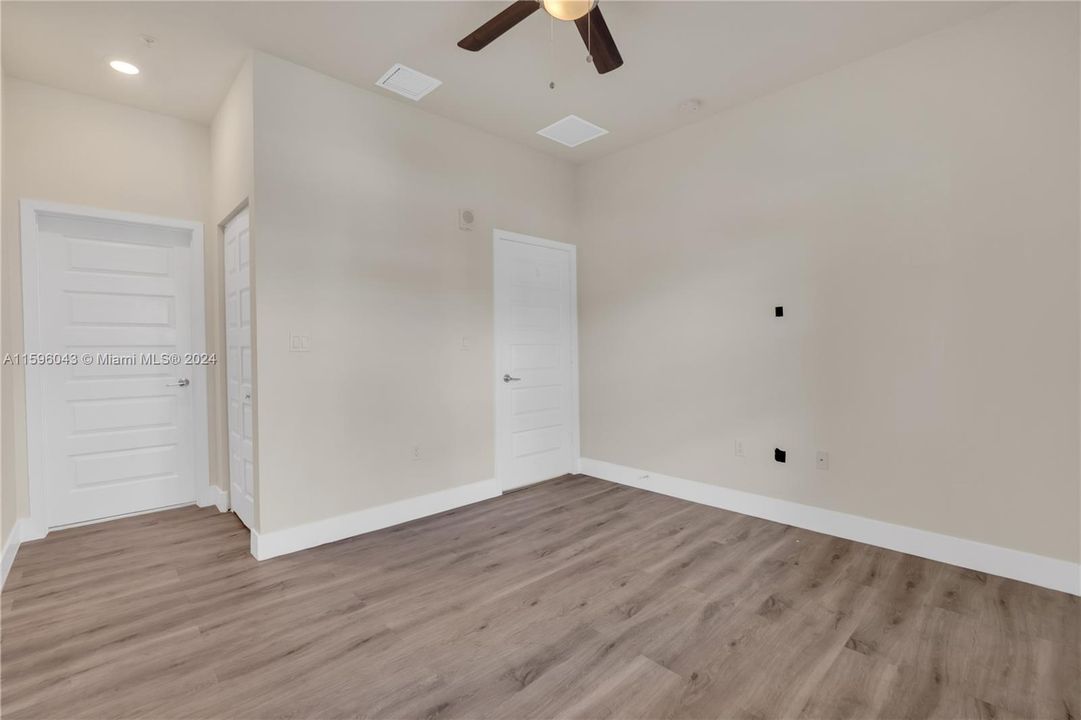 Active With Contract: $3,200 (2 beds, 2 baths, 1072 Square Feet)