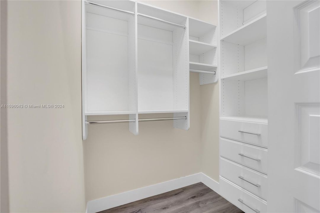 Active With Contract: $3,200 (2 beds, 2 baths, 1072 Square Feet)