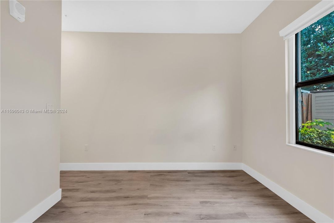 Active With Contract: $3,200 (2 beds, 2 baths, 1072 Square Feet)