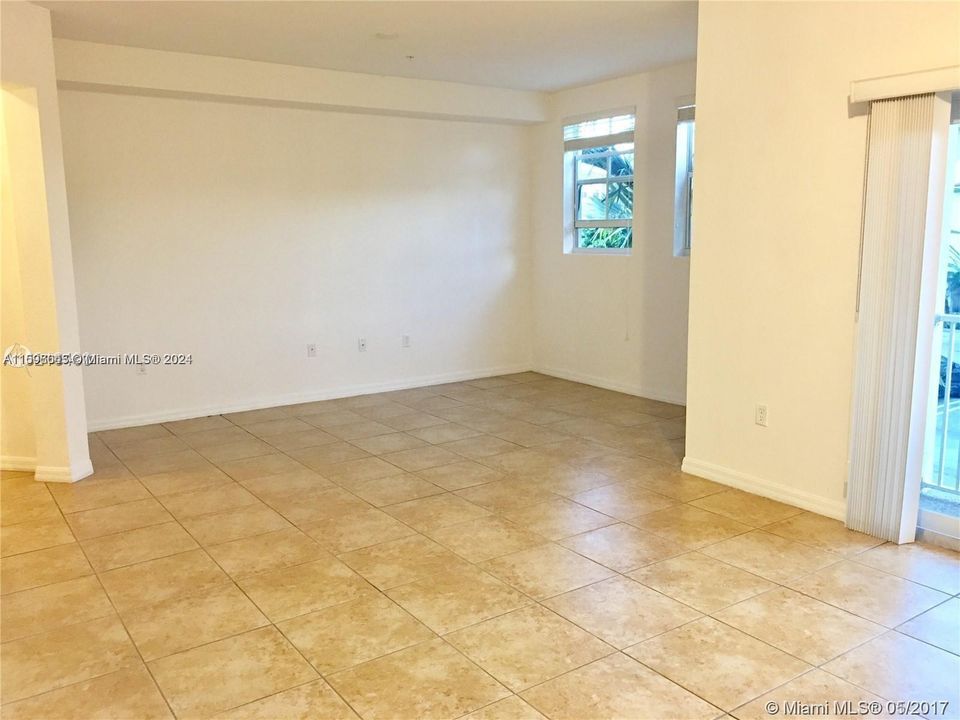 Active With Contract: $2,450 (2 beds, 2 baths, 1123 Square Feet)