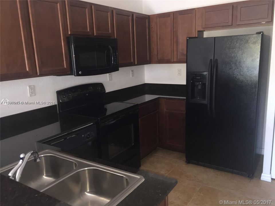 Active With Contract: $2,450 (2 beds, 2 baths, 1123 Square Feet)