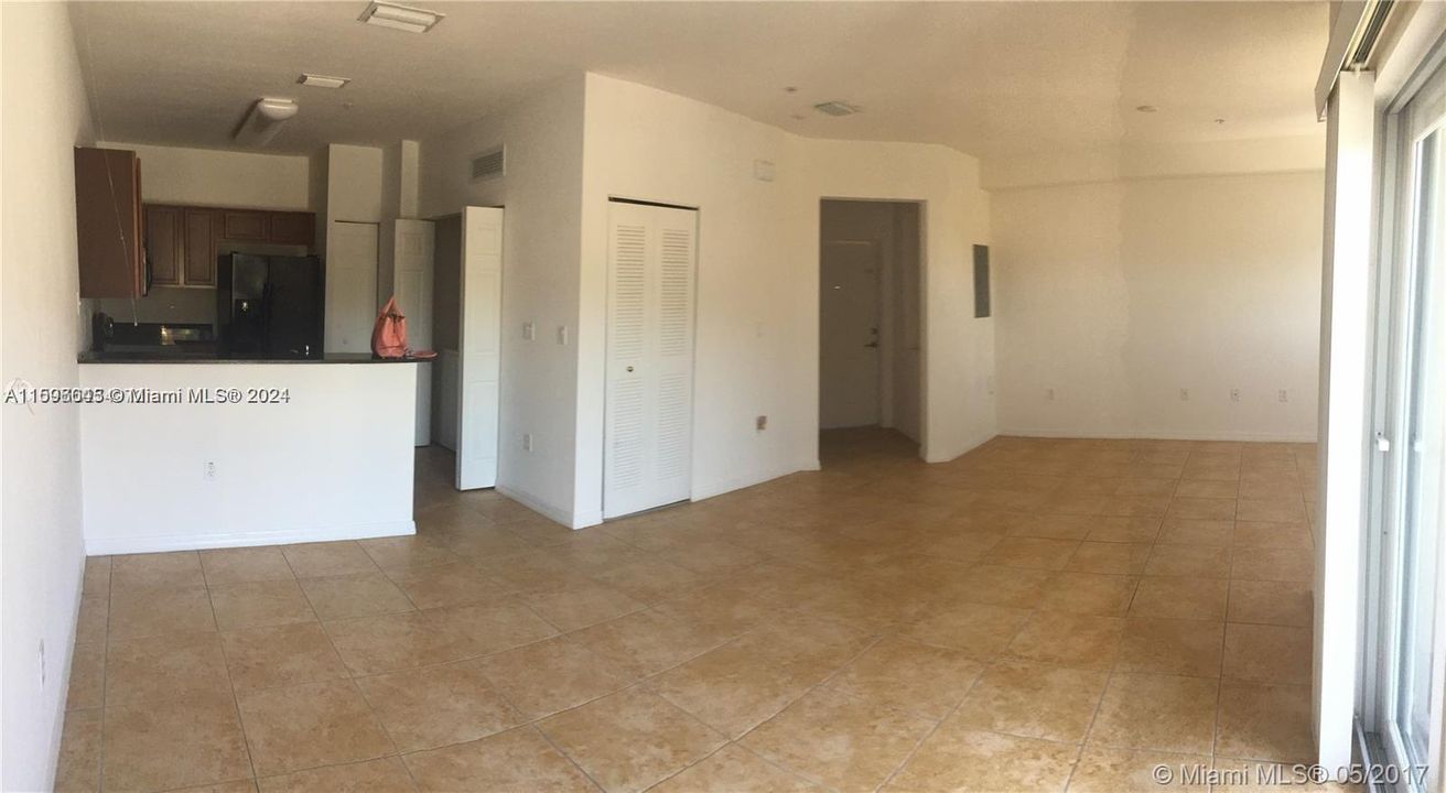 Active With Contract: $2,450 (2 beds, 2 baths, 1123 Square Feet)