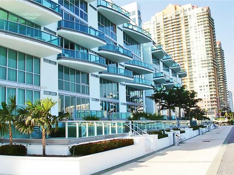 Recently Rented: $5,900 (2 beds, 2 baths, 1460 Square Feet)