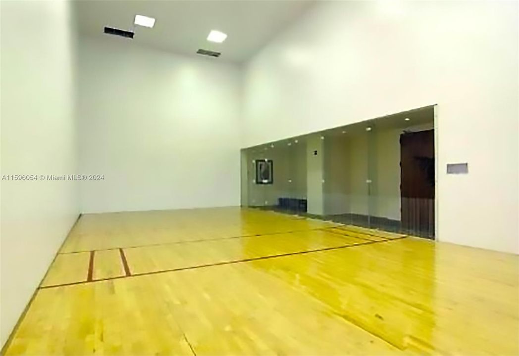 Recently Rented: $5,900 (2 beds, 2 baths, 1460 Square Feet)