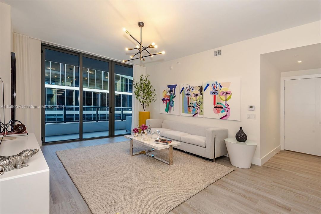 Active With Contract: $3,700 (1 beds, 2 baths, 855 Square Feet)