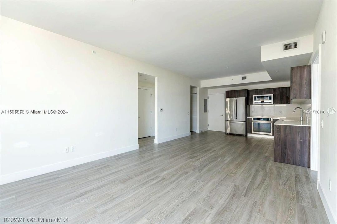 Unfurnished Kitchen & Dining area