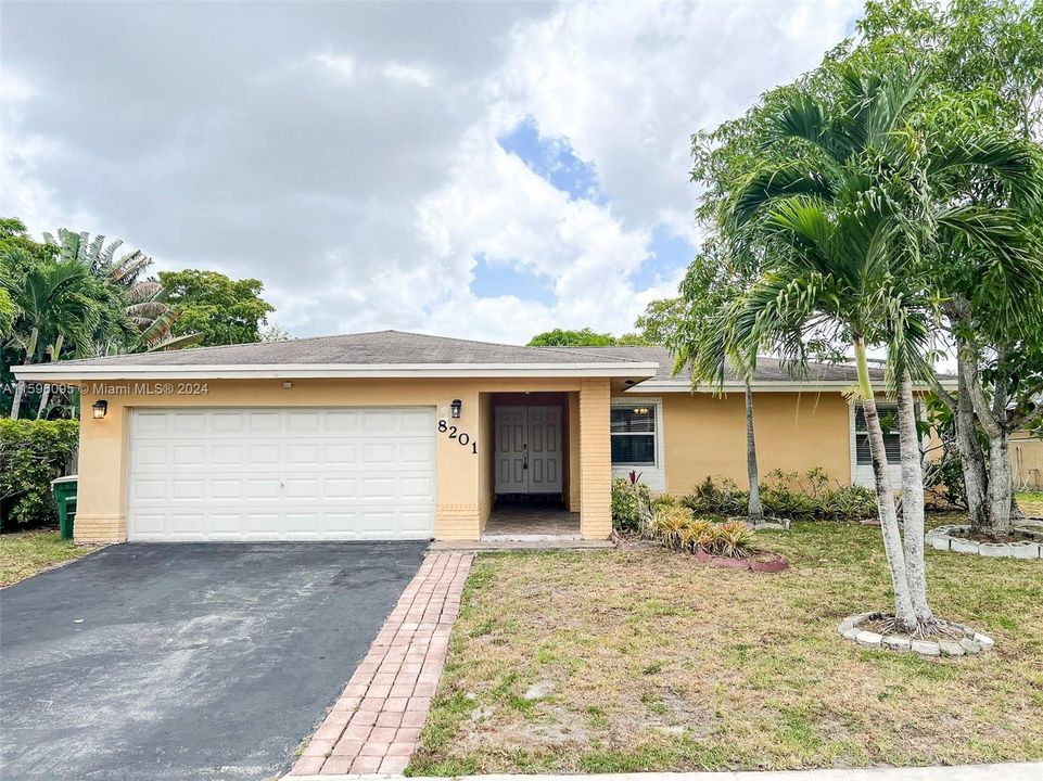 Active With Contract: $434,900 (4 beds, 2 baths, 1870 Square Feet)