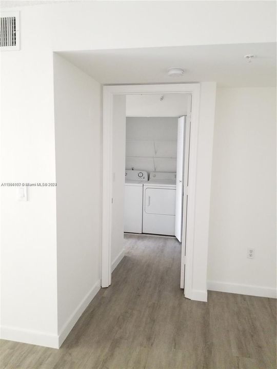 Active With Contract: $2,300 (2 beds, 2 baths, 966 Square Feet)