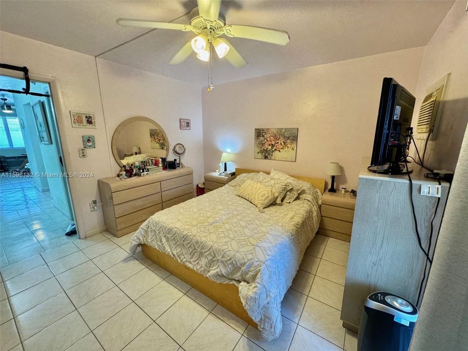 For Sale: $87,000 (1 beds, 1 baths, 620 Square Feet)