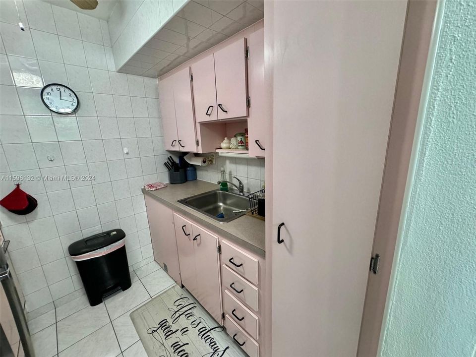 For Sale: $87,000 (1 beds, 1 baths, 620 Square Feet)