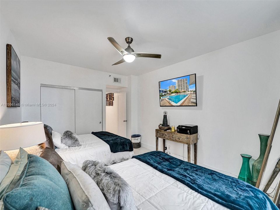 Active With Contract: $7,000 (2 beds, 2 baths, 1800 Square Feet)