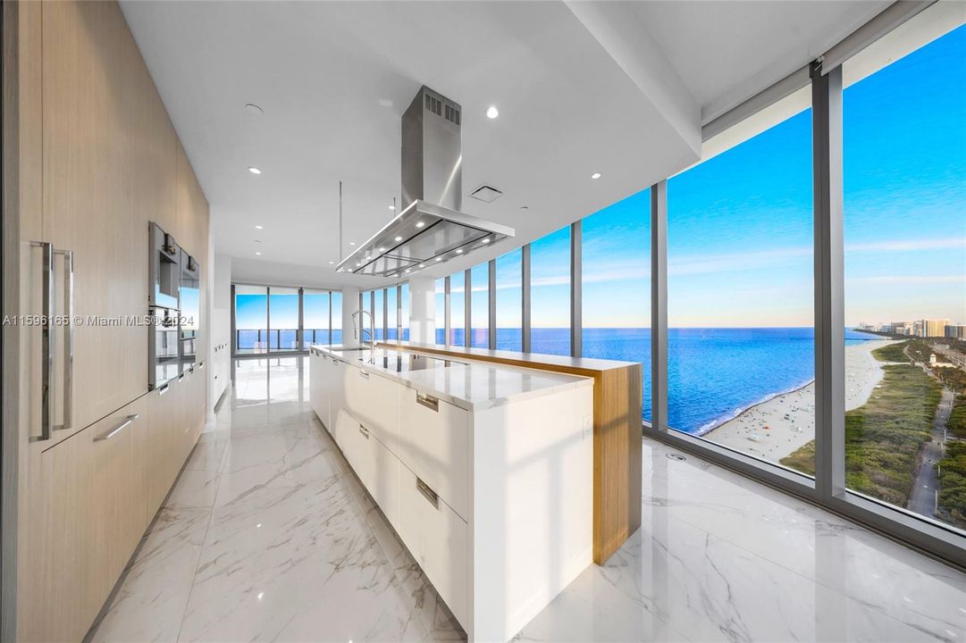 Recently Sold: $7,500,000 (4 beds, 5 baths, 3204 Square Feet)