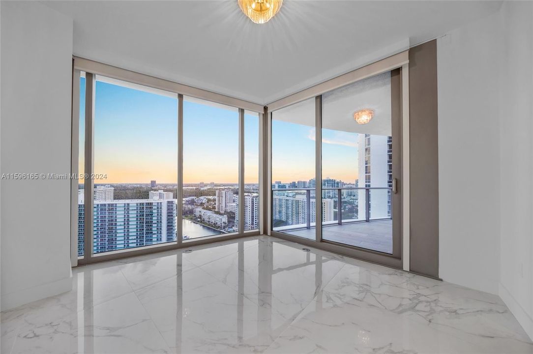 Recently Sold: $7,500,000 (4 beds, 5 baths, 3204 Square Feet)