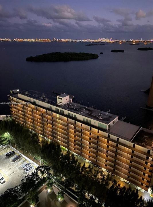 Recently Rented: $2,650 (1 beds, 2 baths, 1042 Square Feet)