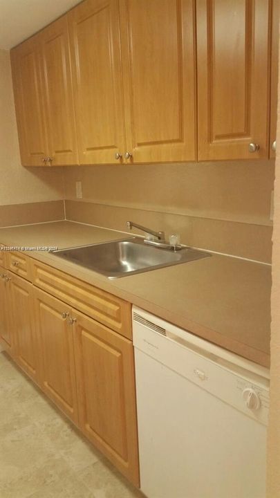 For Rent: $2,450 (2 beds, 2 baths, 698 Square Feet)