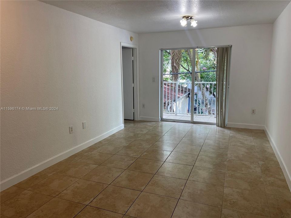 For Rent: $2,450 (2 beds, 2 baths, 698 Square Feet)