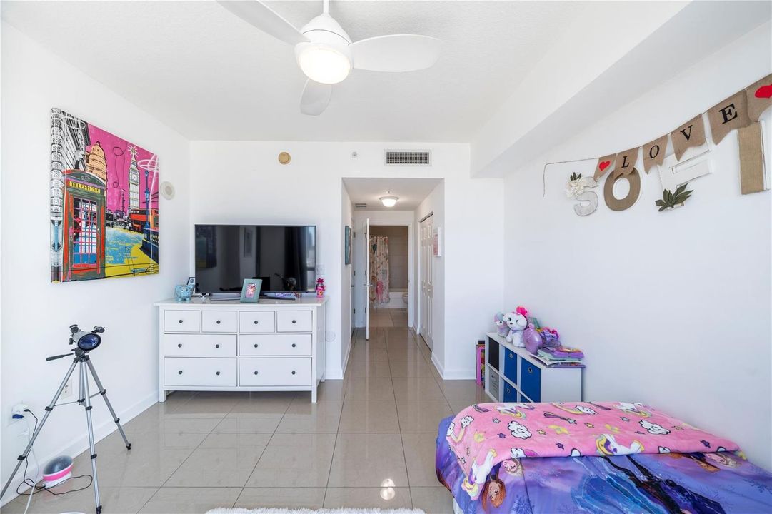2 wth in-suite full bathroom