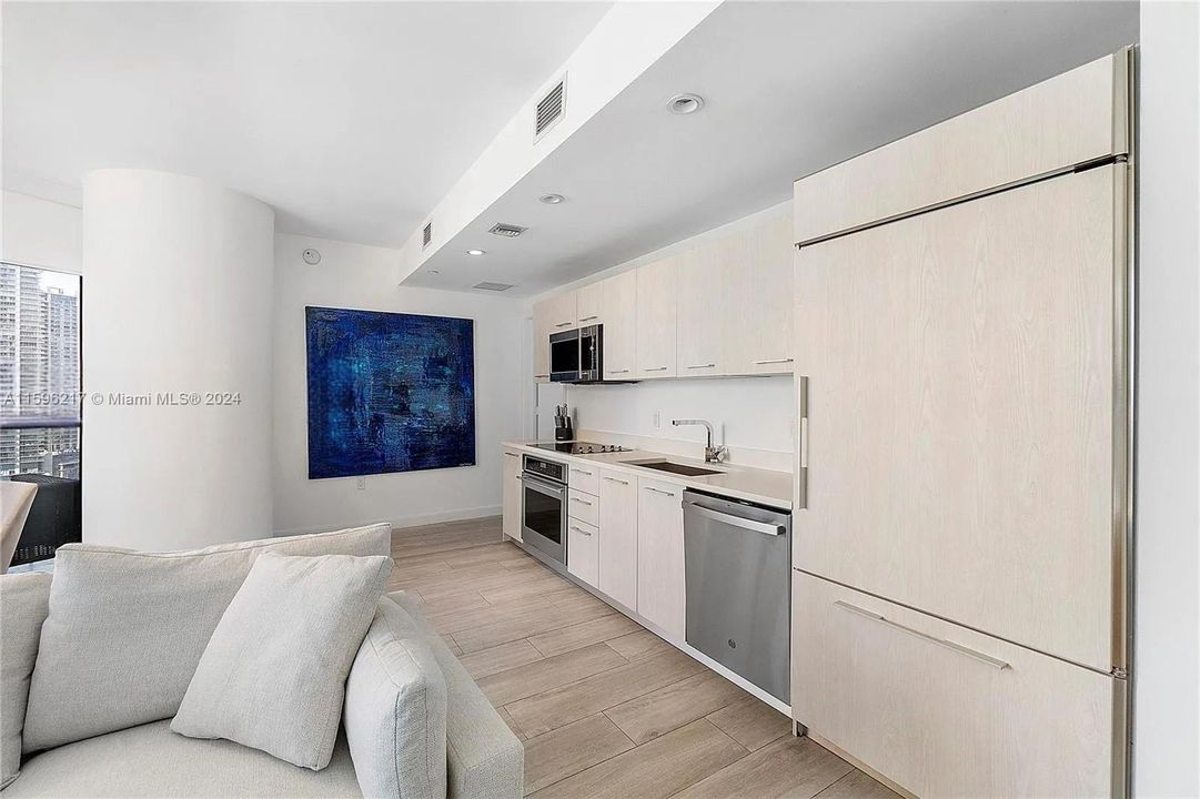 Active With Contract: $4,800 (2 beds, 2 baths, 924 Square Feet)