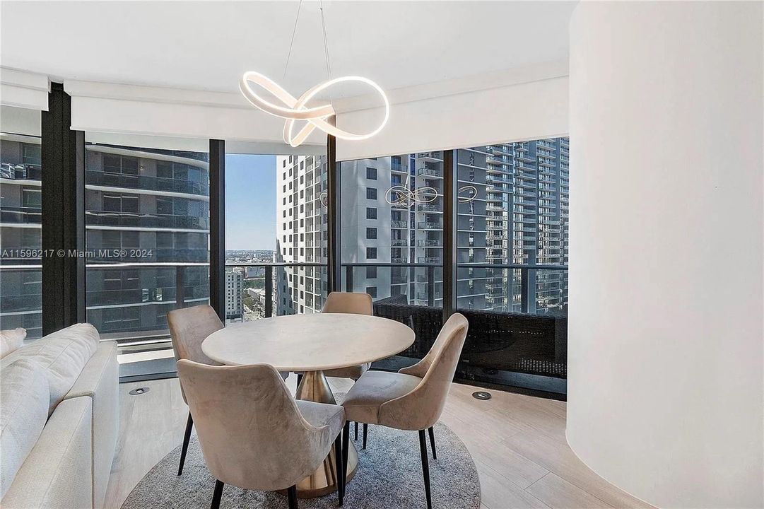 Active With Contract: $4,800 (2 beds, 2 baths, 924 Square Feet)